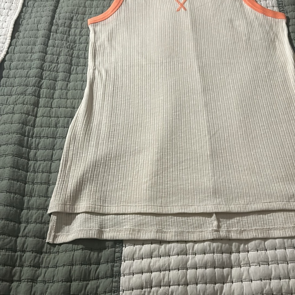 LIVI Crew-Neck Rib Tank - Picture 4 of 7